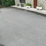 Abuhardillado En Pueblo Asturiano Santianes (Pravia, Asturias)