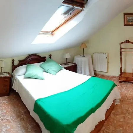 Abuhardillado En Pueblo Asturiano * Santianes (Pravia, Asturias)