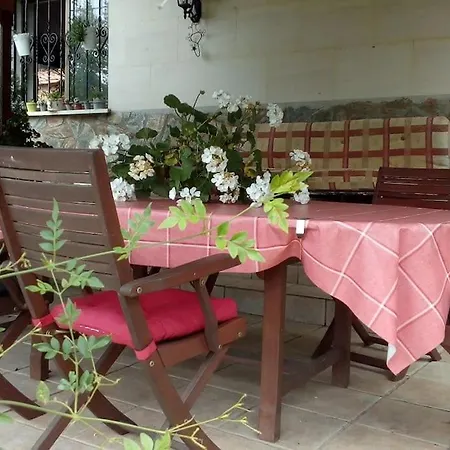 Abuhardillado En Pueblo Asturiano