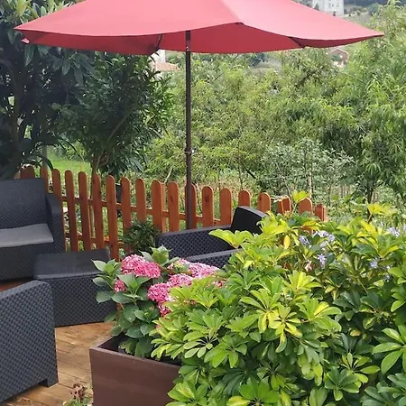 Abuhardillado En Pueblo Asturiano Santianes (Pravia, Asturias)