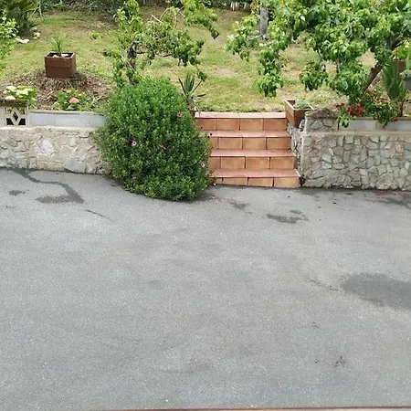 Abuhardillado En Pueblo Asturiano