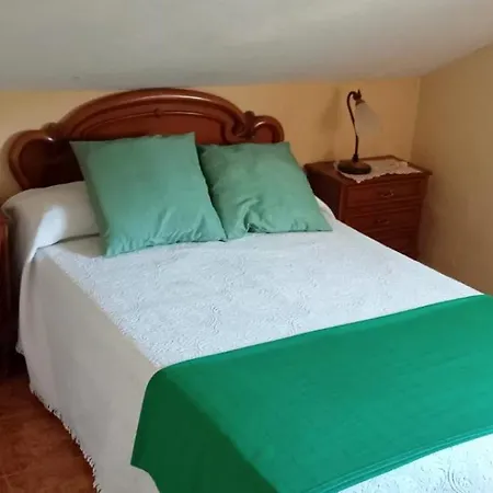 Abuhardillado En Pueblo Asturiano Сантьянес