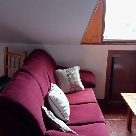 Abuhardillado En Pueblo Asturiano